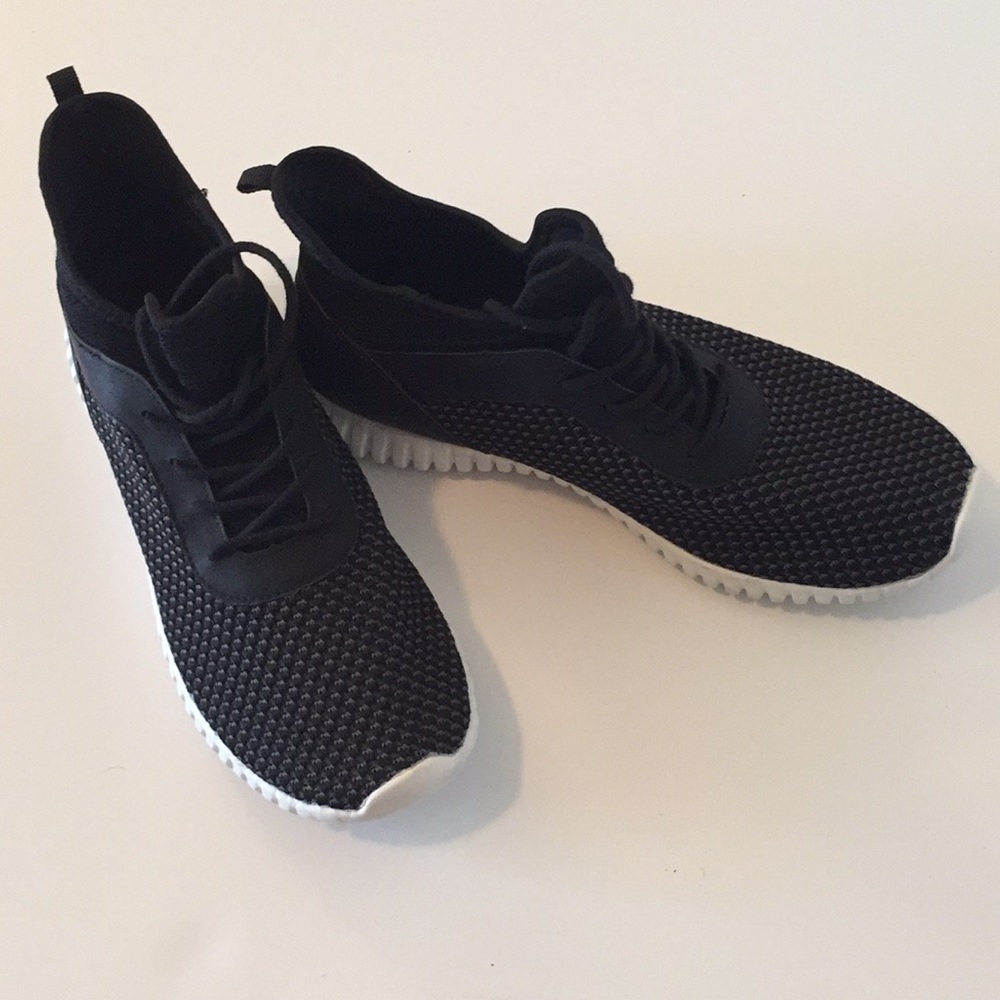 Dirty Laundry Women’s Harlen Sneaker. Size 9.5 SALE!